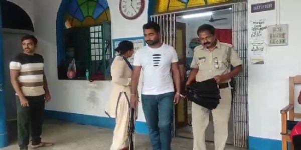 রেশনের চাল ও সরকারি গম উদ্ধারের ঘটনায় গ্রেফতার ট্রাকচালক, পলাতক ব্যবসায়ী বান্টি দত্তের খোঁজে তল্লাশি