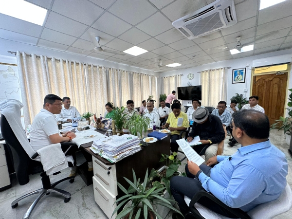 আত্মসমর্পণকারী জঙ্গিদের সাথে বৈঠক