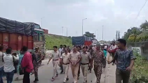 দীপঙ্কর হাতে হ্যান্ডকাফ