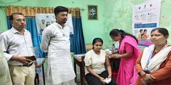 দক্ষিণ নারায়ণপুর হাসপাতাল পরিদর্শনে আরামবাগের বিধায়ক হেমন্ত বাগ, শুরু এইচপিভি টিকাকরণ কর্মসূচি
