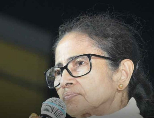 ধর্মতলায় তৃণমূলের ধর্না ঘিরে ব্যাপক বিশৃঙ্খলা, ভাষণ থামালেন মমতা