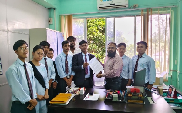 হাফলং কলেজের ছাত্র সংগঠনগুলোর স্মারকপত্র প্রদান