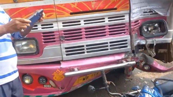 প্রধানমন্ত্রীর সভা থেকে ফেরার পথে দুর্ঘটনা