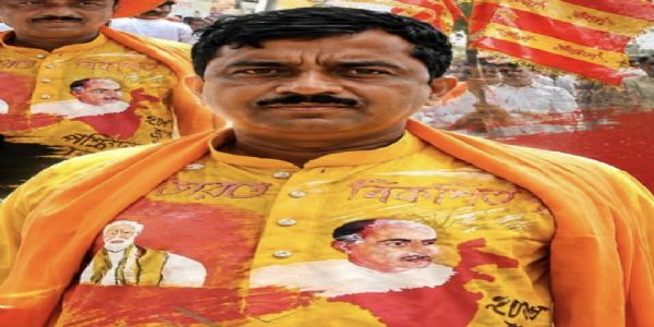 মোদীর সভাতে রঙিন বিজেপি নেতা