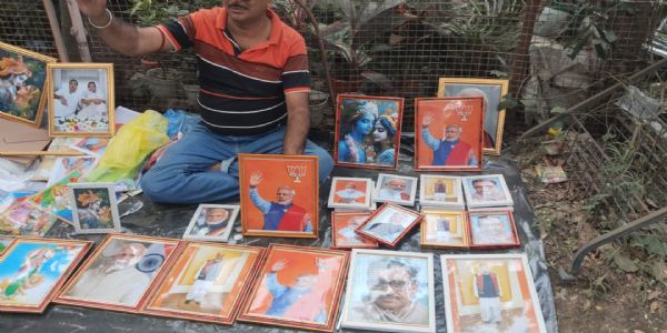 প্রধানমন্ত্রীর সভায় লক্ষী লাভ ফটো বিক্রেতার