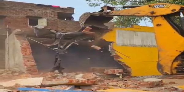 তৃণমূল কাউন্সিলরের কার্যালয়ে চলল বুলডোজার, কড়া হুঁশিয়ারি ইসকো কর্তৃপক্ষের