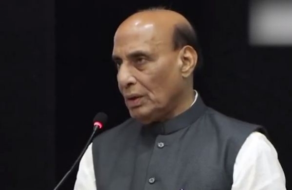 শিলঙে এক অনুষ্ঠানে বক্তব্য পেশ করছেন প্রতিরক্ষা মন্ত্রী রাজনাথ সিং শিলঙে এক অনুষ্ঠানে বক্তব্য পেশ করছেন প্রতিরক্ষা মন্ত্রী রাজনাথ সিং
