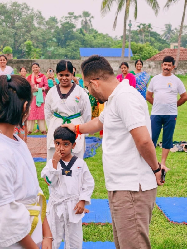 তারকেশ্বরে যোগা শিবিরে বিধায়ক সন্তু পান