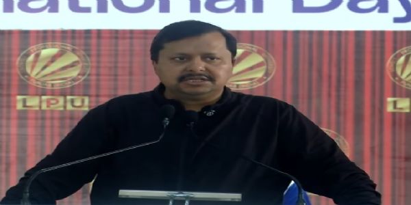 জলন্ধরে যোগ অনুশীলনে নিতিন, মাদকের বিরুদ্ধে রুখে দাঁড়ানোর আহ্বান