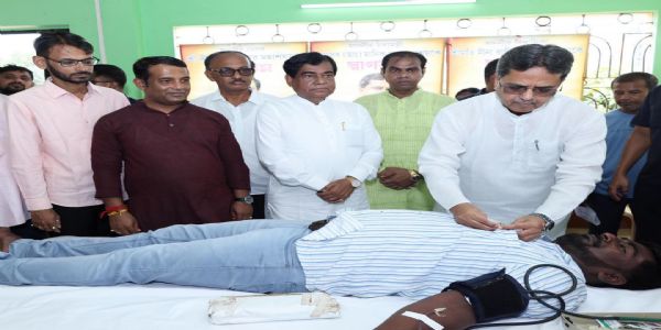 সমাজের সকল স্তরের মানুষকে রক্তদানে এগিয়ে আসার আহ্বান মুখ্যমন্ত্রী ডাঃ সাহার