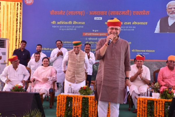 রেল পরিষেবার সূচনায় রেলমন্ত্রী অশ্বিনী বৈষ্ণব