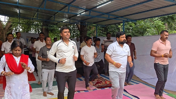 পুড়শুড়া থানার যোগা কর্মসূচিতে বিধায়ক বিমান ঘোষ