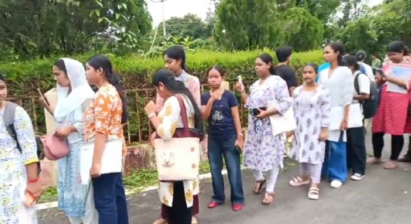 কলেজে ভর্তি শুরু কলেজে ভর্তি শুরু