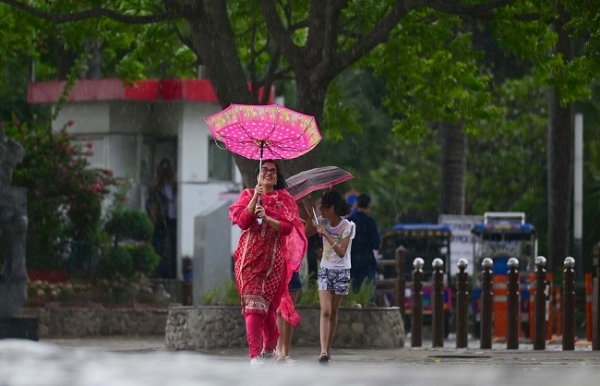উত্তর-পূর্বে ভারী বৃষ্টির পূর্বাভাস, একাধিক রাজ্যে তাপপ্রবাহের সম্ভাবনা উত্তর-পূর্বে ভারী বৃষ্টির পূর্বাভাস, একাধিক রাজ্যে তাপপ্রবাহের সম্ভাবনা