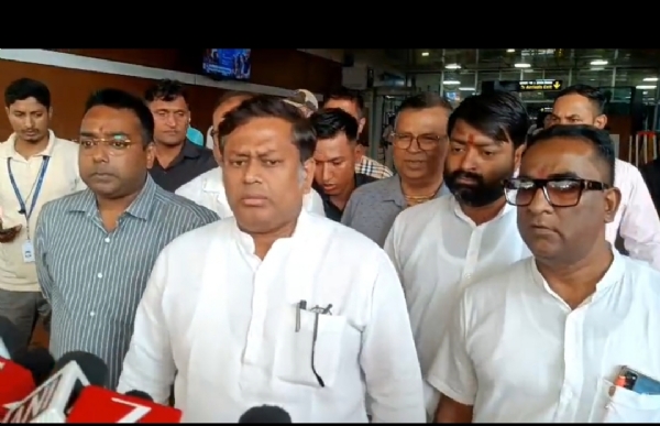বাগডোগরা বিমানবন্দরে সাংবাদিকদের মুখোমুখি  সুকান্ত মজুমদার