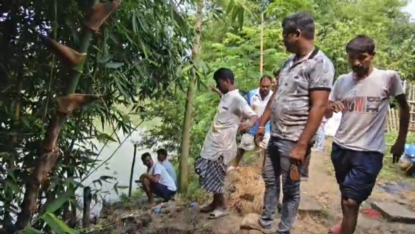 বিজেপি কর্মীর পুকুরে বিষ দিয়ে মাছ মারার অভিযোগ