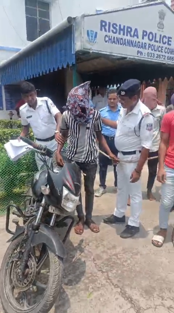 মোটরবাইক চোর গ্রেফতার