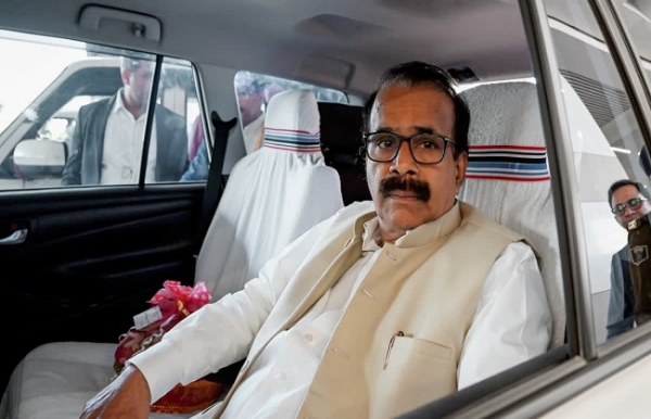 পদত্যাগ করলেন জর্জ কুরিয়ান, ইস্তফা গ্রহণ করেছেন রাষ্ট্রপতি