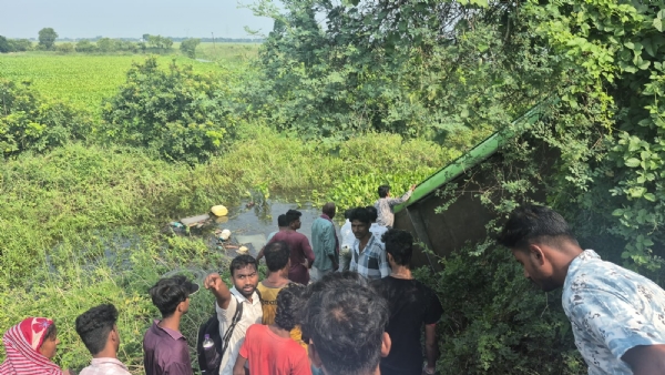 আরামবাগে বাস দুর্ঘটনা