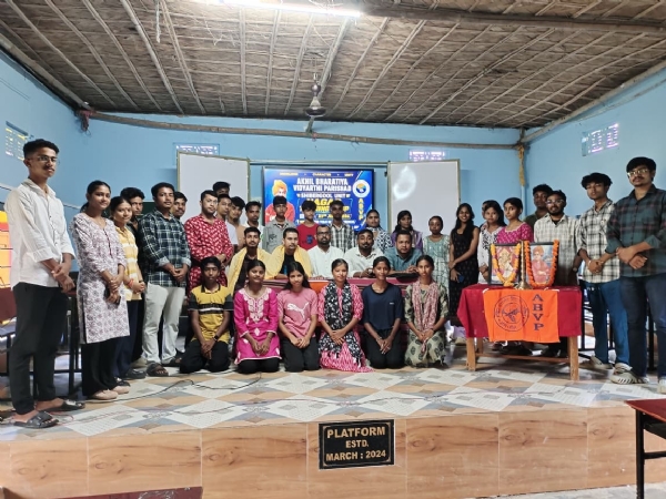 এবিভিপির শিবেরগুল শাখার নগর প্রশিক্ষণ শিবিরে অংশগ্রহণকারীদের একাংশ