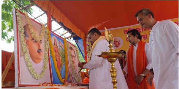 মাল্যদান করলেন মুখ্যমন্ত্রী শুভেন্দু অধিকারী