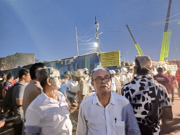 অকুস্থলে উপস্থিত প্রতিনিধিরা