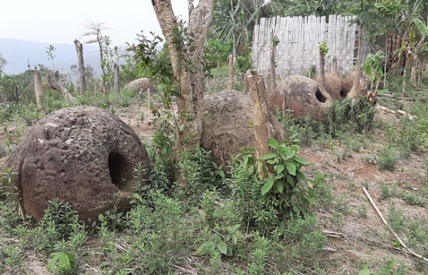 প্রাচীন পাথরের আরও জার