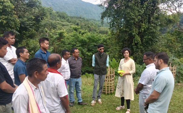 মতি হোজাই ও মতি লাম্পু গ্রামে জেলাশাসক গায়ত্রী দেবীদাস হাইলিঙে