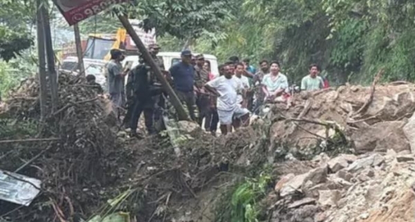 সেবকে ধস, বন্ধ ১০ নম্বর জাতীয় সড়ক
