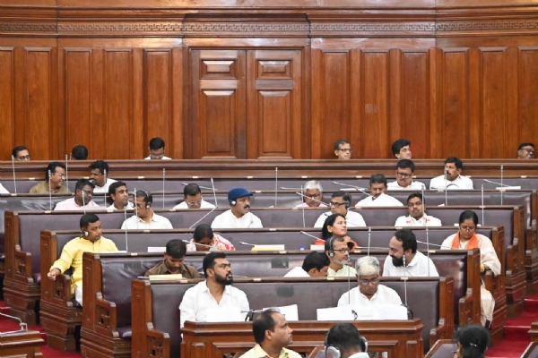 মুখ্যমন্ত্রীর সরকারি বিবৃতি প্রদান বিধানসভায়