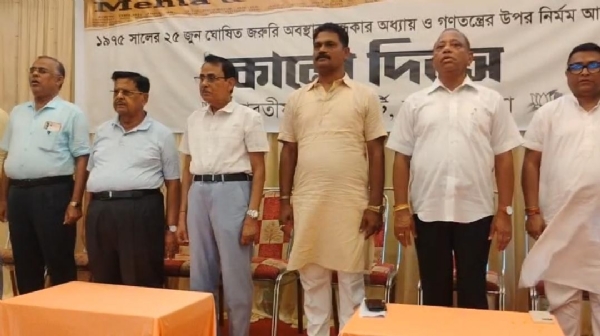 শিলচরে ‘কালো দিবস’-এর অনুষ্ঠানে সাংসদ পরিমল শুক্লবৈদ্য, দেবতোষ চক্রবর্তী, নিত্যভূষণ দে, উদয়শংকর গোস্বামী, প্রাক্তন বিধায়ক দীপায়ন চক্রবর্তী প্রমুখ