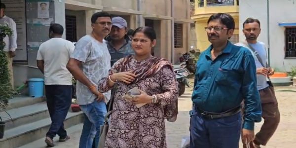 চুরি হয়ে যাওয়া টাকা ফেরত দিল আরামবাগ থানার পুলিশ