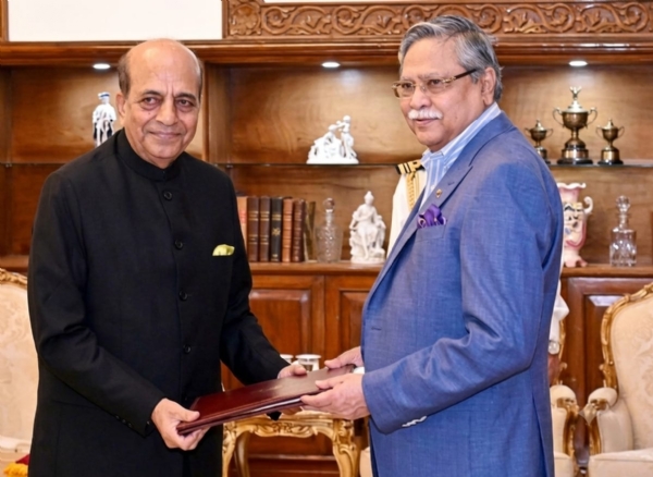 রাষ্ট্রপতি মোহাম্মদ সাহাবউদ্দিনের কাছে পরিচয়পত্র পেশ করে দায়িত্ব গ্রহণ বাংলাদেশে নবনিযুক্ত ভারতীয় হাইকমিশনার দীনেশ ত্রিবেদীর