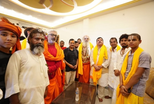 রাম জন্মভূমি ও হনুমানগড়ি মন্দির দর্শনে আপ নেতা অরবিন্দ কেজরিওয়াল