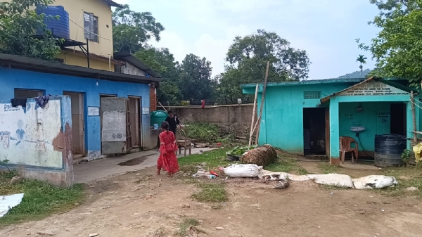 বেহাল উমরাংসো শহরের একমাত্র পাবলিক টয়লেট