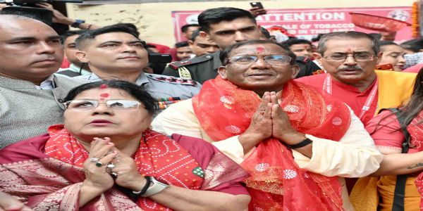 অম্বুবাচি পর্ব শেষে কামাখ্যা মন্দিরে পূজাৰ্চনা সপত্নীক রাজ্যপাল লক্ষ্মণপ্রসাদের