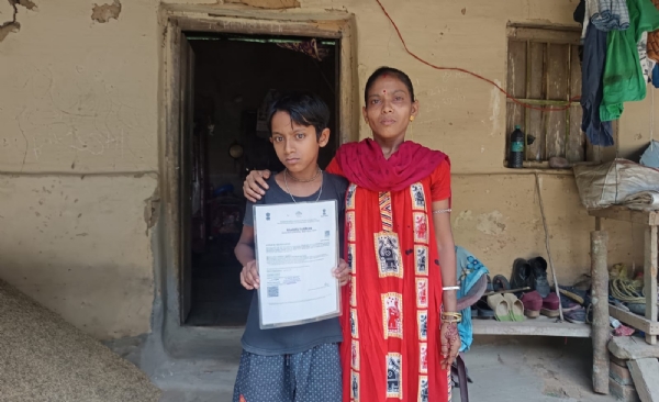 প্রতিবন্ধী ছেলের সঙ্গে মা