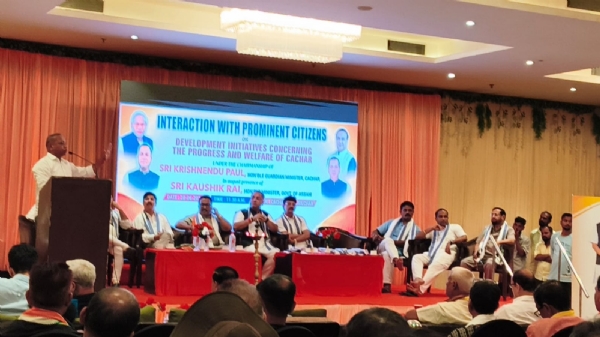 মতবিনিময় অনুষ্ঠানে বক্তব্য পেশ করছেন সাংসদ পরিমল শুক্লবৈদ্য