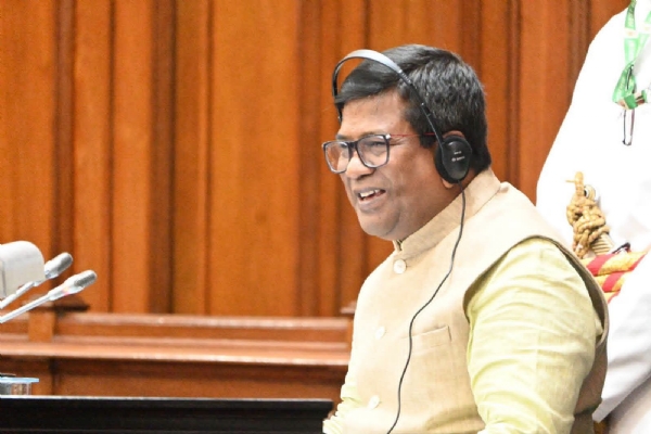 সংসদীয় গণতন্ত্রের পাঠ দান করতে ট্রেনিং হবে