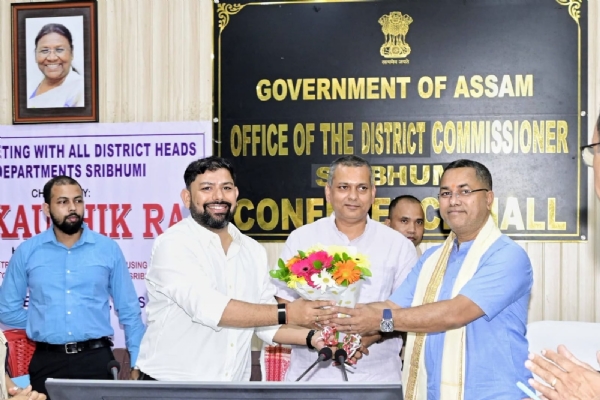 শ্রীভূমিতে মন্ত্রী কৌশিককে সংবর্ধনা মন্ত্রী কৃষ্ণেন্দু এবং জেলাশাসক প্রদীপ কুমার দ্বিবেদীর