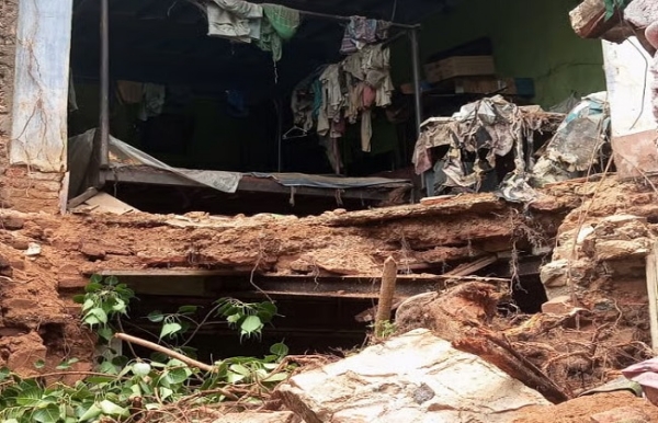 জোড়াবাগানে ভেঙে পড়ল বাড়ি, কোনও হতাহতের খবর নেই