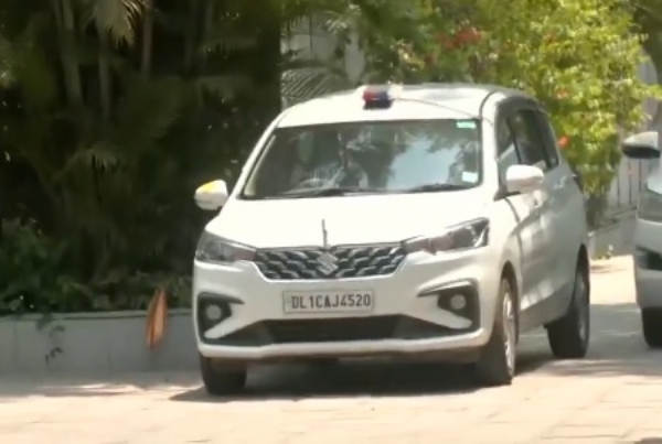 জ্বালানি বাঁচাতে একই গাড়িতে শিবরাজ, পাটিল ও রেড্ডি
