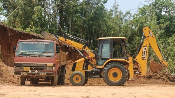 বনভূমির মাটি কাটা