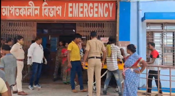 আহতরা চিকিৎসা রত কামারপুকুর হাসপাতালে