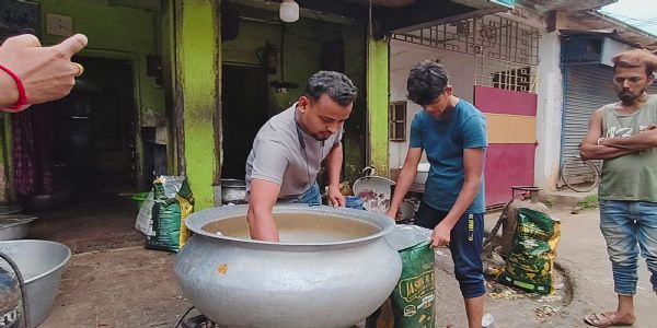খাদ্য নিরাপত্তা বিধি লঙ্ঘনের অভিযোগে ঝাড়গ্রামে সাময়িকভাবে বন্ধ ‘হাজী বিরিয়ানি’