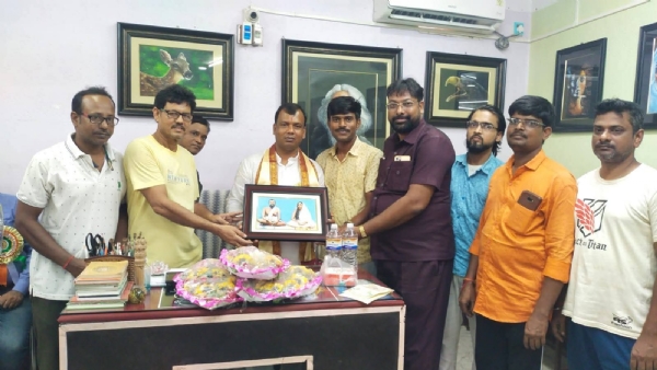 কামারপুকুর আর্ট মিউজিয়ামের সংবর্ধনায় গোঘাট বিধায়ক