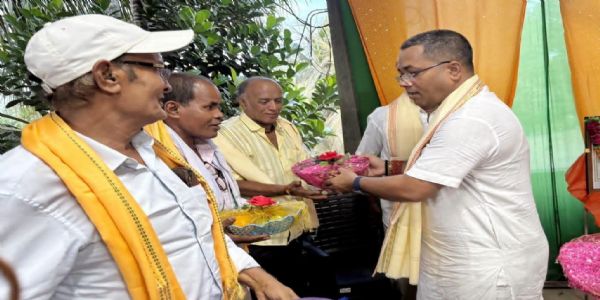 লোয়াইরপোয়ায় প্রবীণ বিজেপি কার্যকর্তা ও প্রবুদ্ধ নাগরিকদের সংবর্ধনা প্রদান মন্ত্রী কৃষ্ণেন্দুর