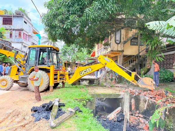 শ্রীভূমি শহরে উচ্ছেদ অভিযান পুর প্ৰশাসনের