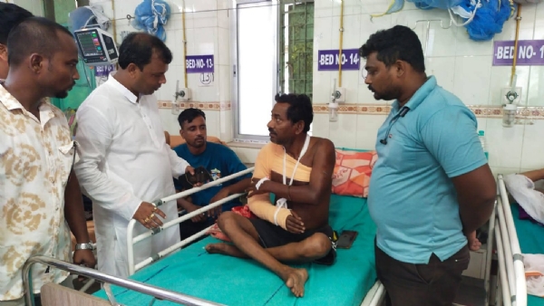 আহত কর্মীর পাশে গোঘাট বিধায়ক