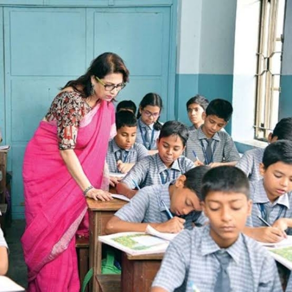 স্কুলে পড়াশোনা